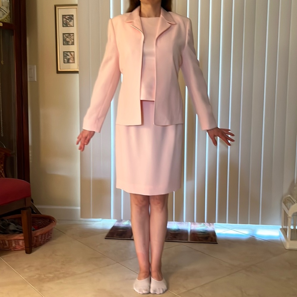 Amanda Smith 3-piece suit in 2P, shell pink, easy care polyester.